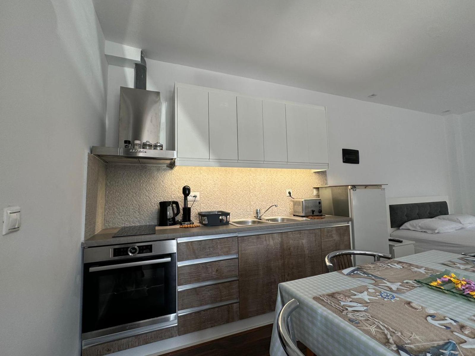 Sulozeqi Apartments Ksamil Extérieur photo