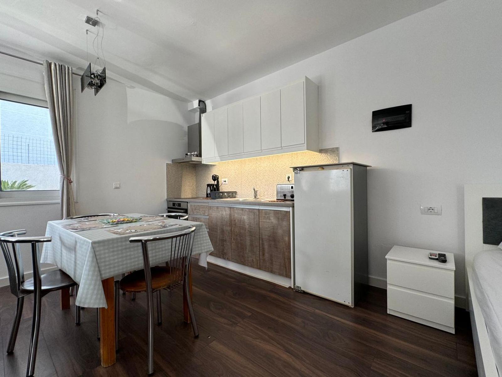 Sulozeqi Apartments Ksamil Extérieur photo